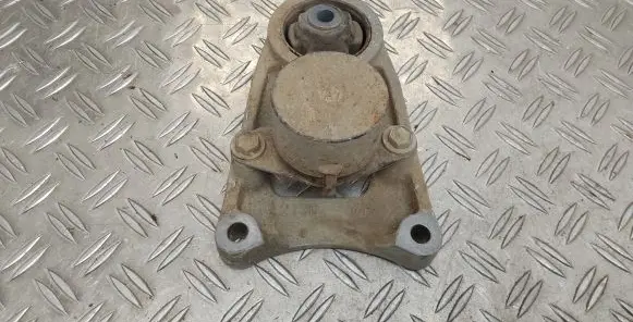 Toyota RAV 4 (XA30) Rear differential/diff mount bracket 42130