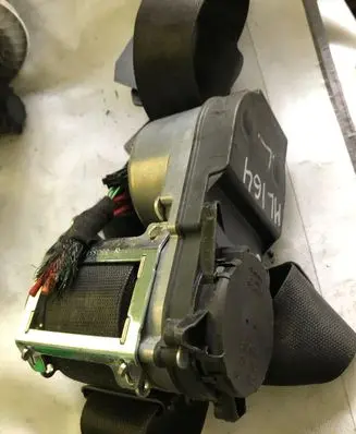 Mercedes-Benz ML W164 Front seatbelt 606043300