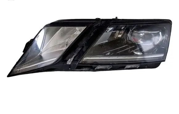 Skoda Octavia Mk3 (5E) Headlight/headlamp 5E1941015D 030110423100 LE15A6369