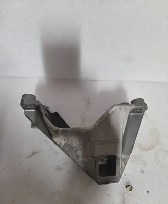 BMW 7 G11 G12 Engine mounting bracket 6861560 19044510