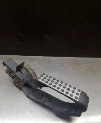 Mercedes-Benz C W203 Accelerator throttle pedal A2033000604
