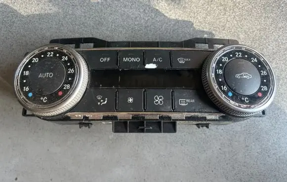 Mercedes-Benz C W204 Climate control unit 2048305790 SW330800
