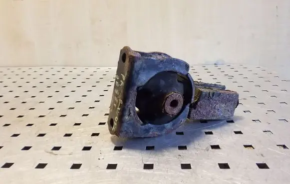 Toyota Corolla E120 E130 Gearbox mount AV74272