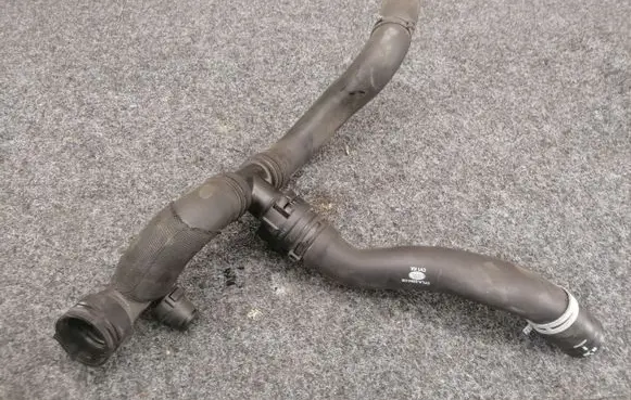 Land Rover Range Rover Sport L494 Engine coolant pipe/hose FPLA8584CB FPLA8584 JPLA8260BC