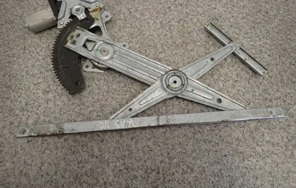 Nissan Micra Front door window regulator with motor