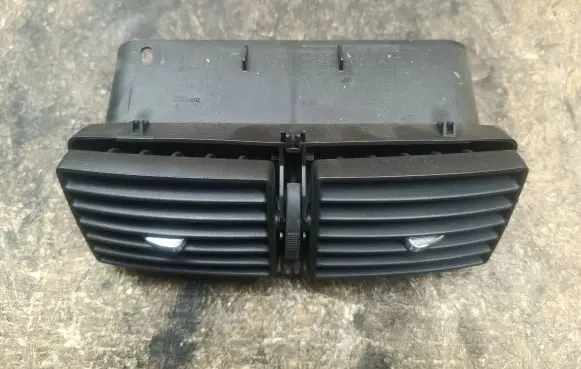 Peugeot 307 Dash center air vent grill 9634511177