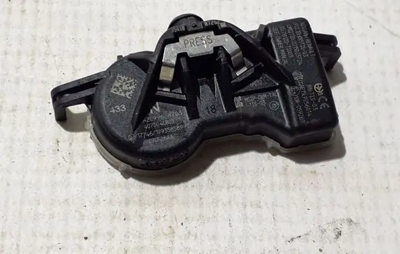 Renault Megane IV Tire pressure sensor 407004CB0B