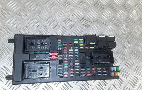 Land Rover Discovery 4 - LR4 Fuse module AH2214F041AF