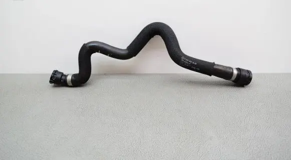 Coolant pipe/hose