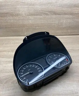 BMW 1 E81 E87 Speedometer (instrument cluster) 1041568