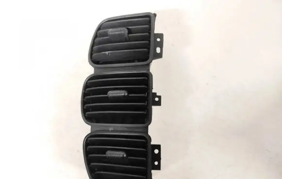 Chrysler Town & Country IV Dash center air vent grill