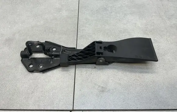 Audi A7 S7 4G Engine bonnet/hood lock/latch loop/hook 4G8823480B
