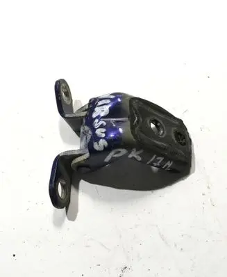 Nissan Qashqai Front door upper hinge ES03