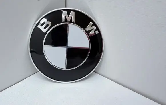 BMW 5 E60 E61 Manufacturer badge logo/emblem 10333410 020000263