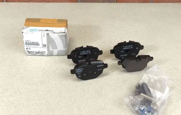 BMW 5 G30 G31 G38 Brake pads (rear) 6892642