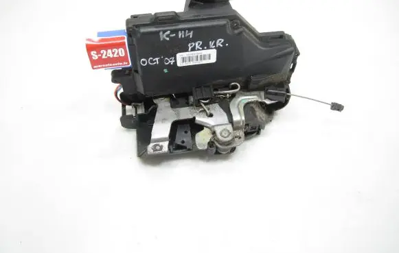 Skoda Octavia Mk2 (1Z) Front door lock 3D1837015 PA66307GF CZWL3A00467