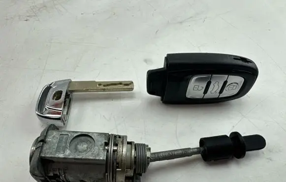 Audi RS6 C7 Front door lock (next to the handle) 4G1837167