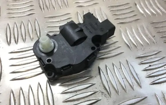 Porsche Macan (95B) Air flap motor/actuator K9749007 11082022