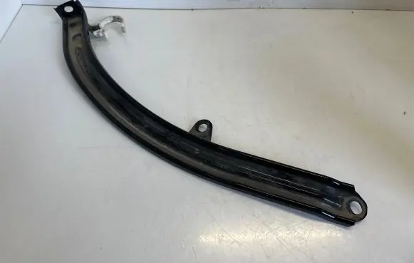 Headlight/headlamp mounting bracket