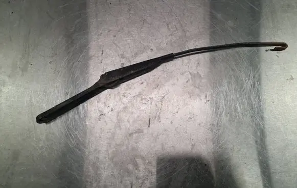 Volkswagen PASSAT B5 Front wiper blade arm 80007467 8000746706
