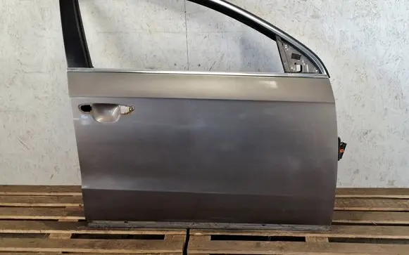 Volkswagen PASSAT B7 Front door 3AA831312