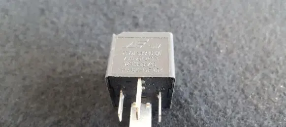 Skoda Octavia Mk2 (1Z) Other relay 7M0951253A V23136-J6-X45