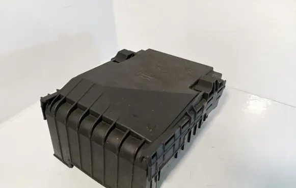 Audi A3 S3 A3 Sportback 8P Fuse module 1KO937124K