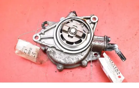 Citroen DS4 Vacuum pump 7586424-04