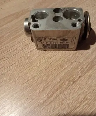 BMW 1 E81 E87 Air conditioning (A/C) expansion valve 698148401