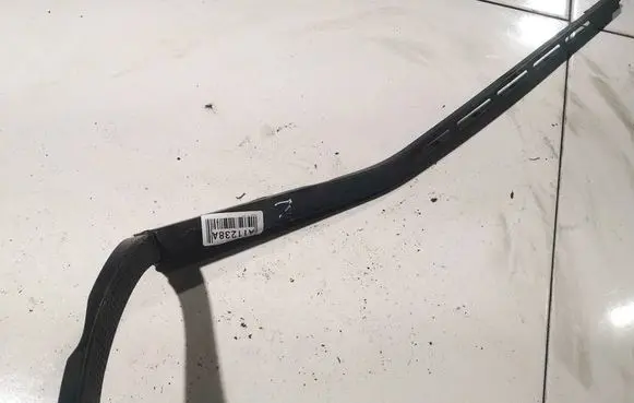 Peugeot 307 Front wiper blade arm 