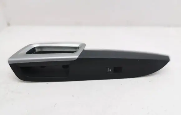 Opel Antara Electric window control switch