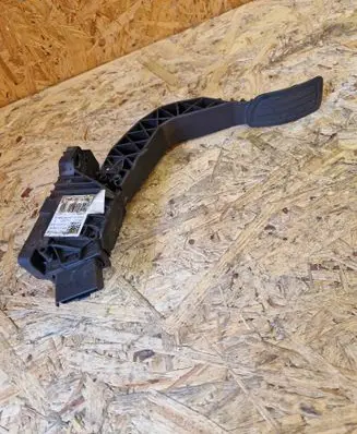 Peugeot 208 Accelerator throttle pedal 9827704480 0420971 6PV01352401