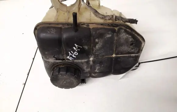 Mercedes-Benz C W203 Coolant expansion tank/reservoir 2035000049