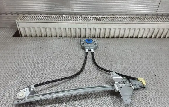 Rear door manual window regulator