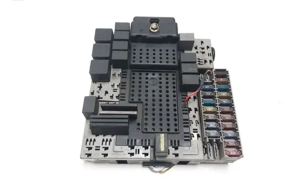 Volvo XC90 Fuse module 08679899