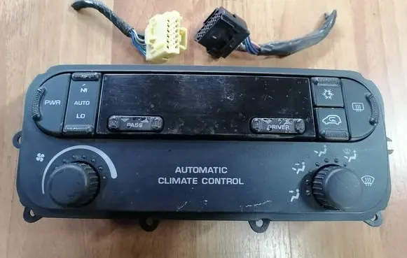 Chrysler Voyager Climate control unit P05005060AB 12218179 218200185