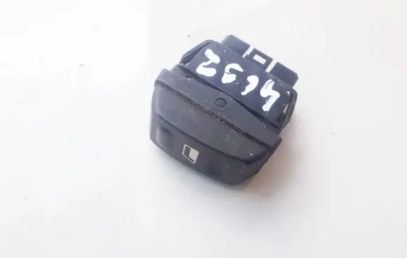 Citroen Xsara Picasso Electric window control switch 22681