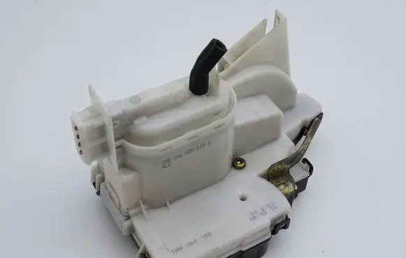 Volkswagen Golf III Rear door lock 1H4839015A 1H4862153
