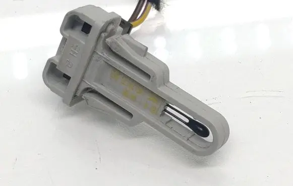 BMW 5 E60 E61 Interior temperature sensor 105179175