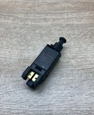 Volkswagen PASSAT B4 Brake pedal sensor switch 191945515B