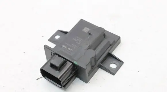 Jaguar XE Fuel injection pump control unit/module FK729D370AD