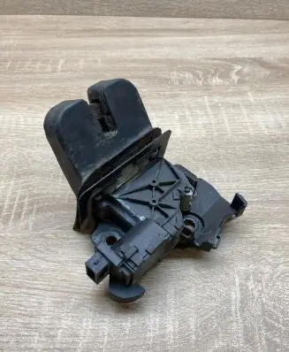 Audi A3 S3 8P Tailgate/trunk/boot lock/catch/latch 8P4827505B