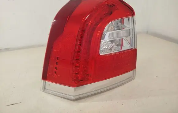 Volvo V70 Rear/tail lights 2VA01152703