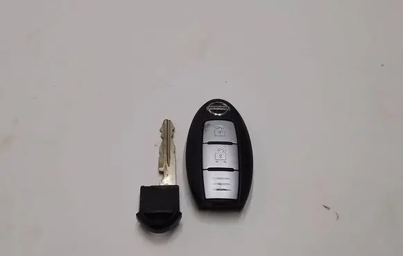 Nissan Qashqai Ignition key/card S180144202 43392MHZ