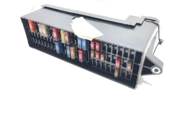 Volkswagen Touran I Fuse box set 