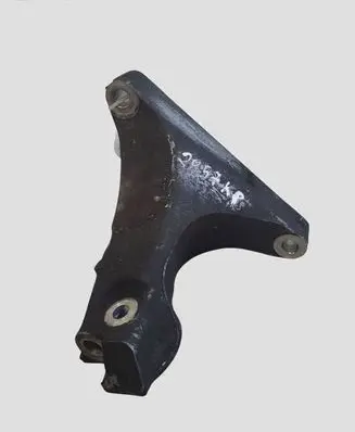 Subaru Outback Engine mounting bracket