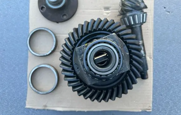 Nissan Patrol 160 Rear differential 3810005J60 3815101J09