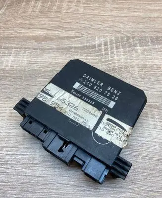 Mercedes-Benz E W210 Door control unit/module 2108207526 356825