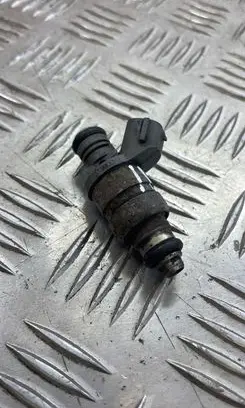 Audi A3 S3 8P Fuel injector 06A906031BT