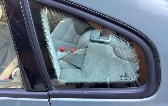 Volkswagen PASSAT B5 Rear side window 43R00048 DOT24M68AS2